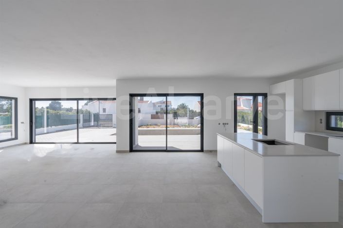 Image No.8-3 Bed House for sale