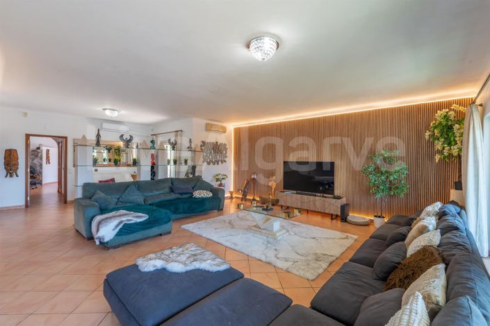 Image No.15-4 Bed House for sale