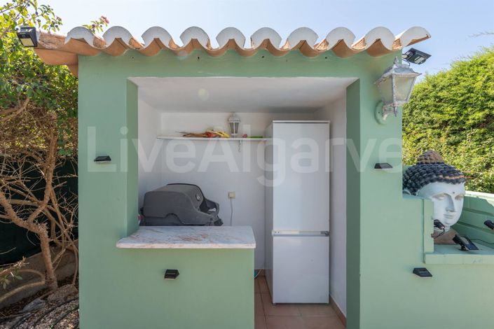 Image No.18-4 Bed House for sale