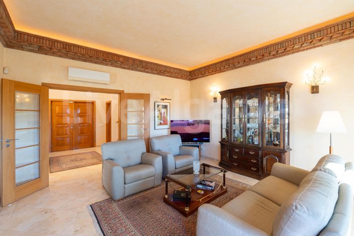 Image No.11-5 Bed House for sale