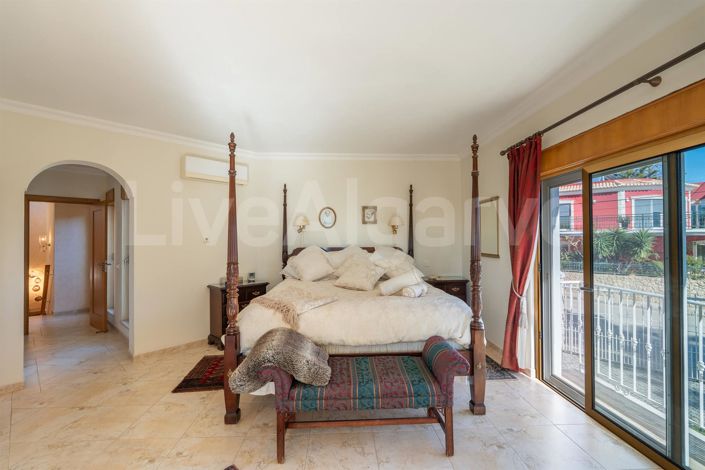 Image No.20-5 Bed House for sale