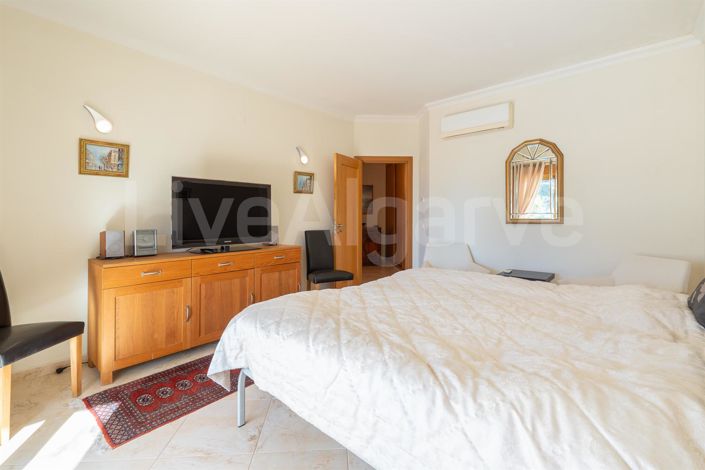 Image No.36-5 Bed House for sale