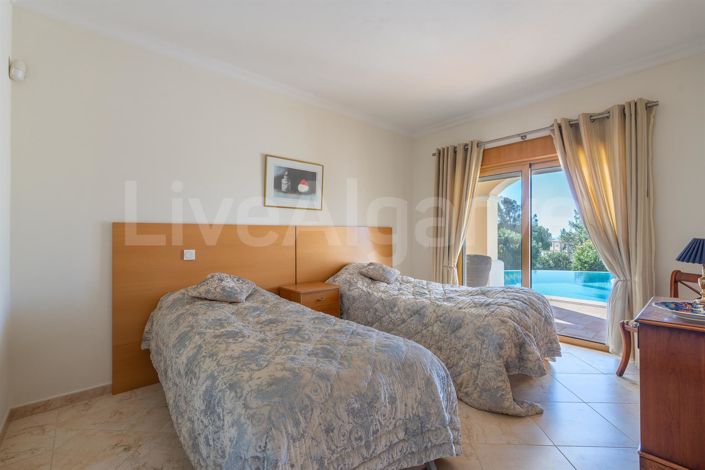 Image No.38-5 Bed House for sale