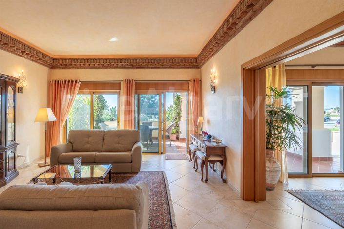 Image No.5-5 Bed House for sale