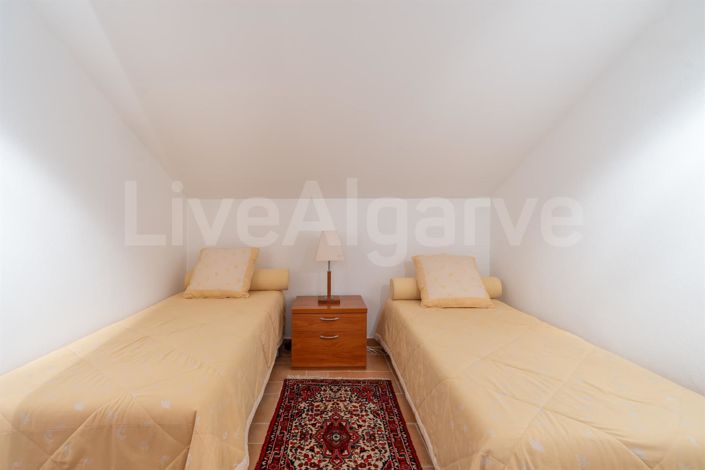 Image No.50-5 Bed House for sale