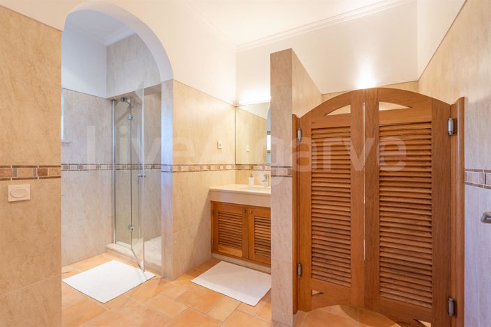 Image No.51-5 Bed House for sale