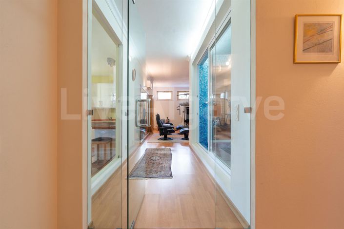 Image No.52-5 Bed House for sale