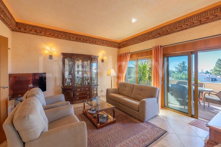 Image No.6-5 Bed House for sale