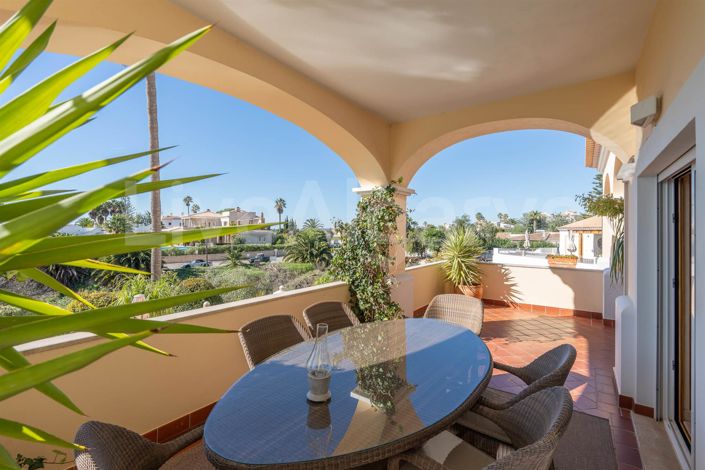 Image No.8-5 Bed House for sale