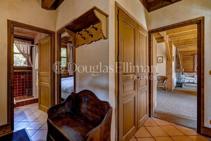 Image No.17-6 Bed House for sale