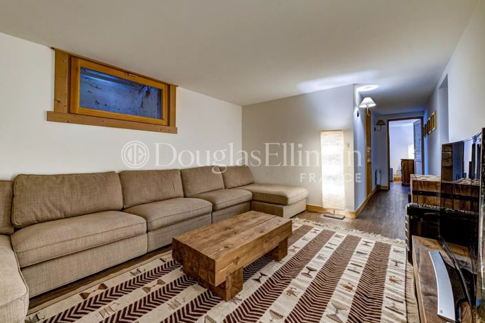 Image No.18-6 Bed House for sale