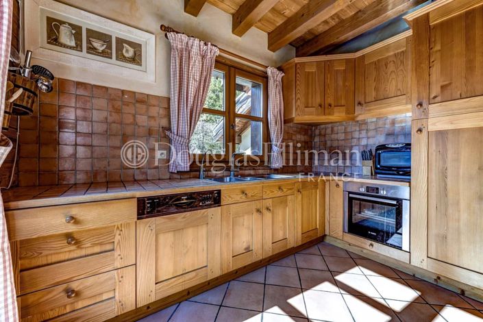 Image No.8-6 Bed House for sale