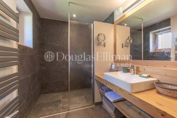 Image No.13-5 Bed House for sale