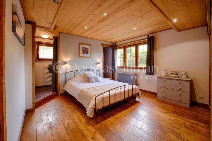 Image No.10-5 Bed House for sale