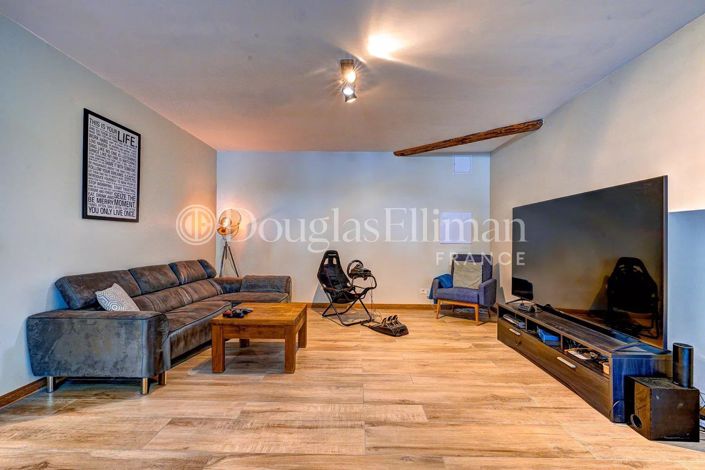 Image No.19-5 Bed House for sale