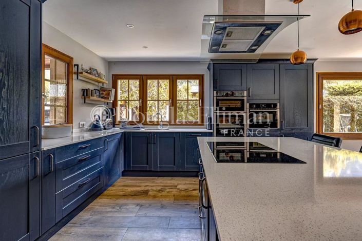 Image No.6-5 Bed House for sale