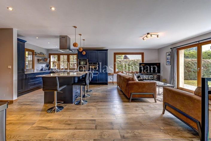 Image No.7-5 Bed House for sale