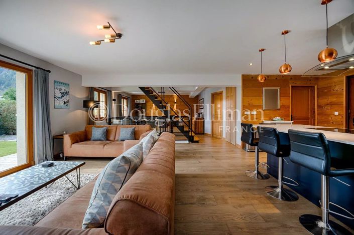 Image No.8-5 Bed House for sale