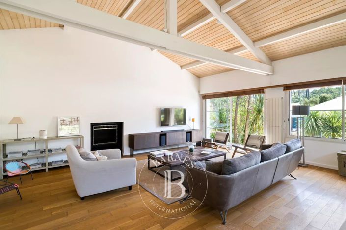 Image No.12-5 Bed House for sale