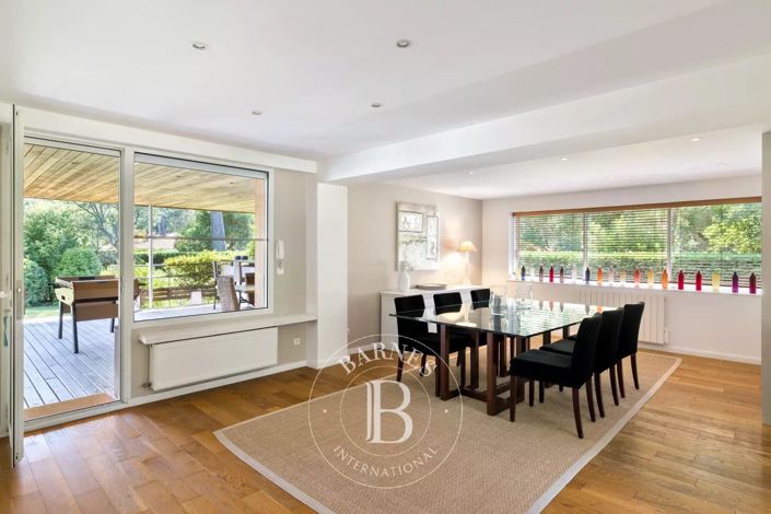 Image No.17-5 Bed House for sale