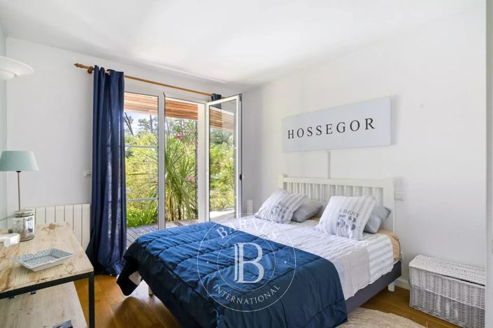 Image No.18-5 Bed House for sale