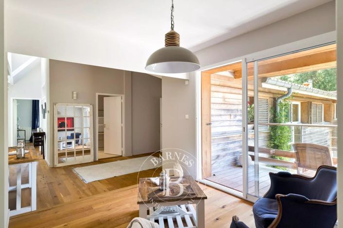 Image No.24-5 Bed House for sale