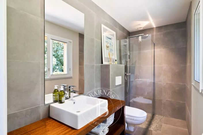 Image No.26-5 Bed House for sale