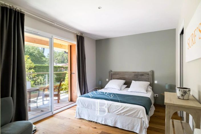 Image No.27-5 Bed House for sale