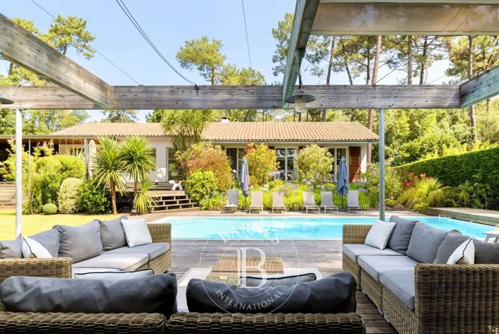 Image No.6-5 Bed House for sale