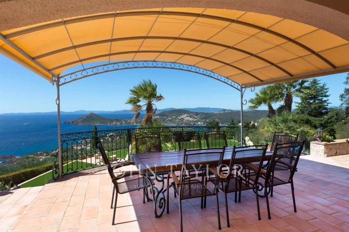 Image No.5-8 Bed House for sale