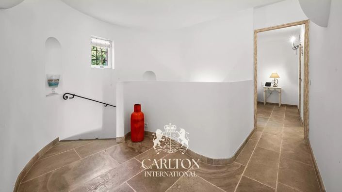 Image No.17-5 Bed House for sale