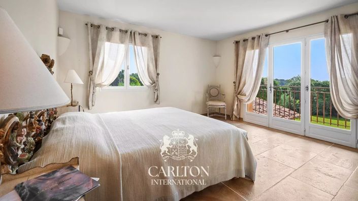 Image No.18-5 Bed House for sale