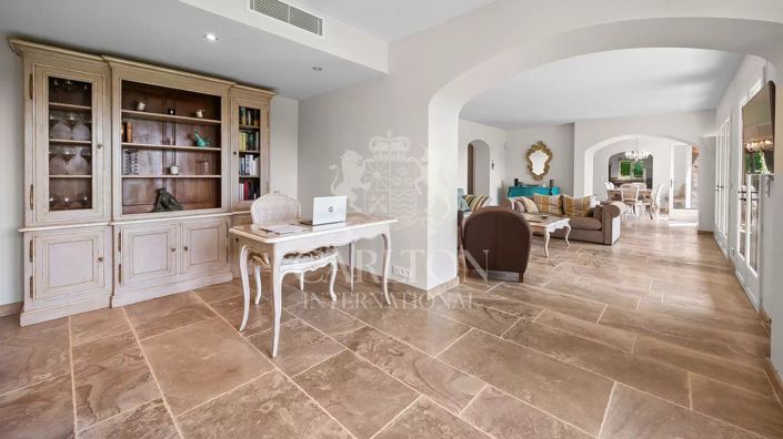 Image No.19-5 Bed House for sale