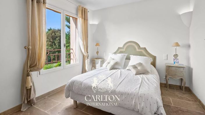 Image No.20-5 Bed House for sale