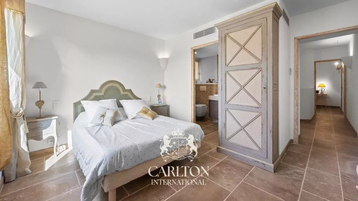 Image No.22-5 Bed House for sale
