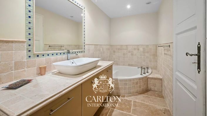 Image No.23-5 Bed House for sale