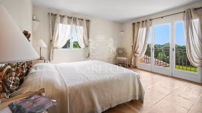 Image No.24-5 Bed House for sale