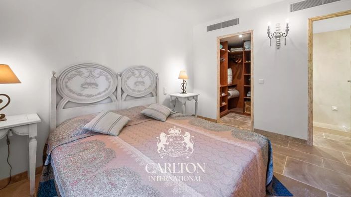 Image No.24-5 Bed House for sale
