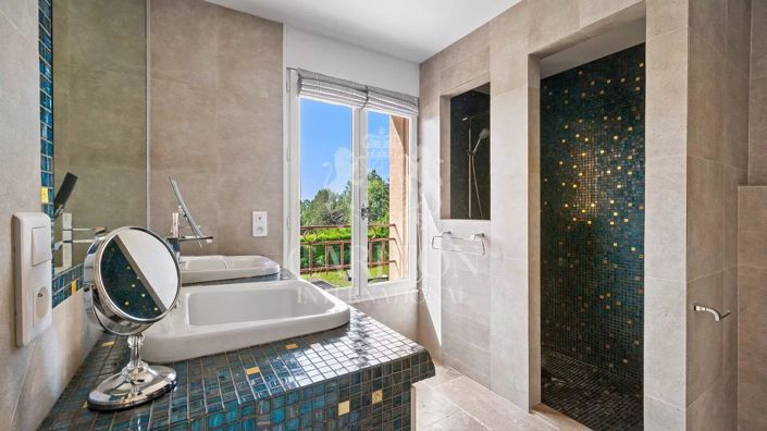 Image No.25-5 Bed House for sale