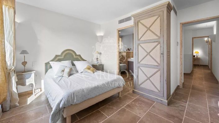 Image No.28-5 Bed House for sale