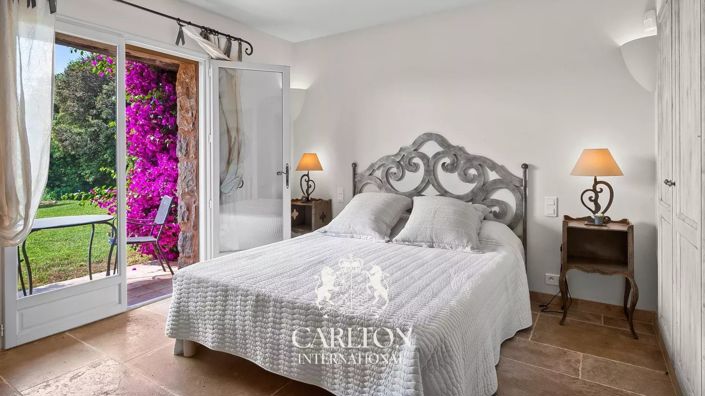 Image No.28-5 Bed House for sale