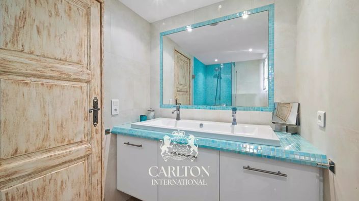Image No.30-5 Bed House for sale
