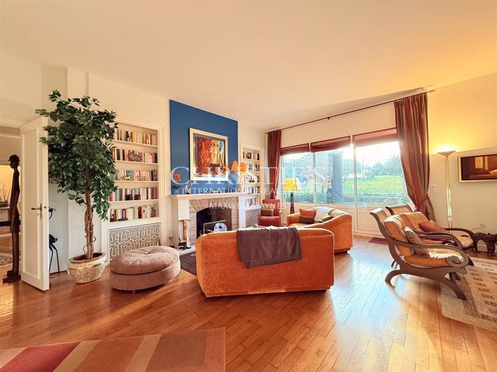 Image No.11-7 Bed House for sale