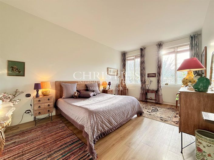 Image No.25-7 Bed House for sale