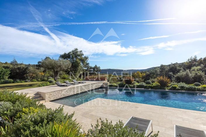 Image No.2-6 Bed House for sale