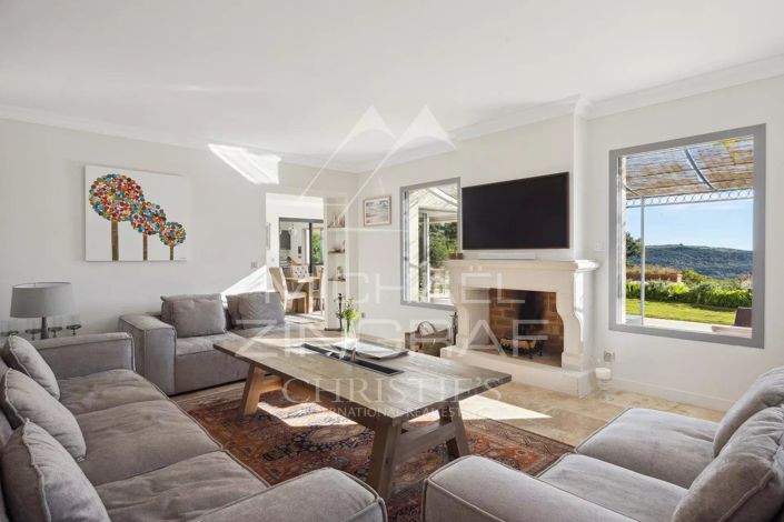 Image No.7-6 Bed House for sale