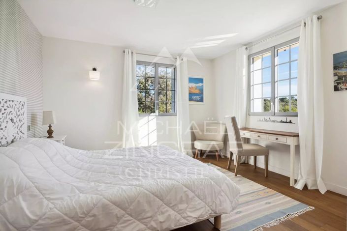 Image No.9-6 Bed House for sale