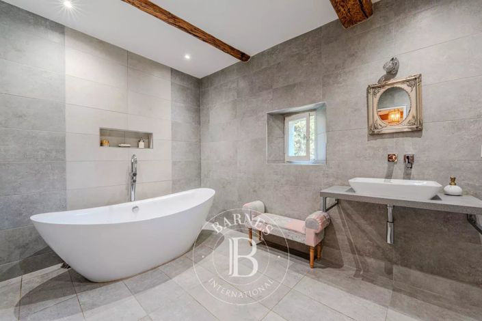 Image No.18-8 Bed House for sale