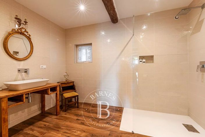 Image No.19-8 Bed House for sale