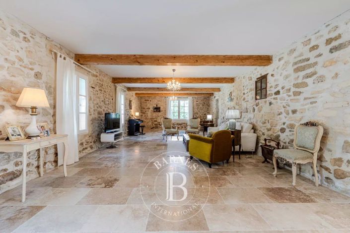 Image No.4-8 Bed House for sale